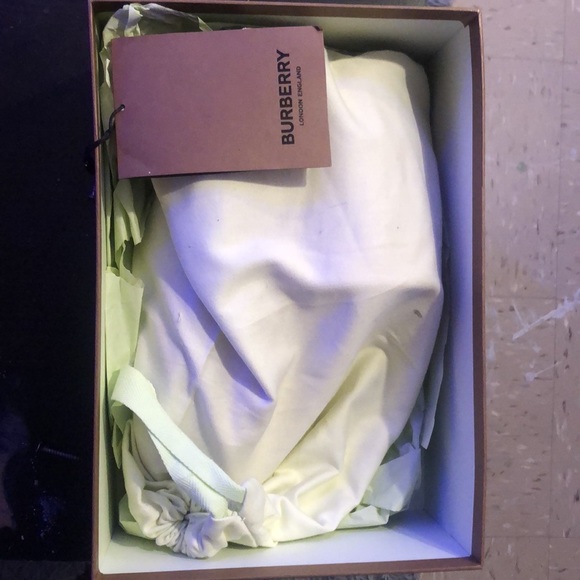 Womens Red Burberry Slide POOL SANDAL LIGHTLY WORN - Picture 2 of 5